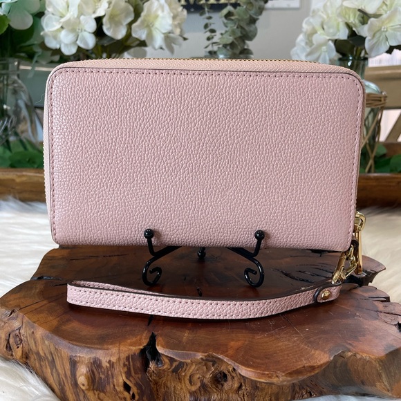 (MT189) NWOT Michael Kors Hayes Multifunction Studded Phone Case/Wallet - Picture 4 of 11